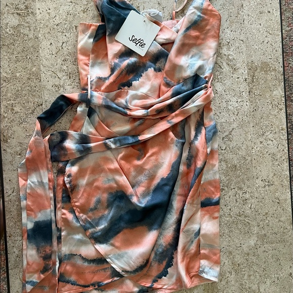 BEBE SATIN COWL NECK WRAP DRESS WATERCOLOR PRINT MULTI Selfie Leslie - Picture 4 of 6